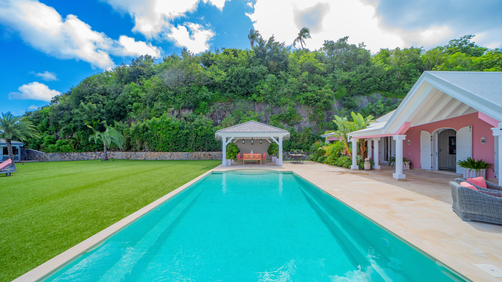 POOL & TERRACE