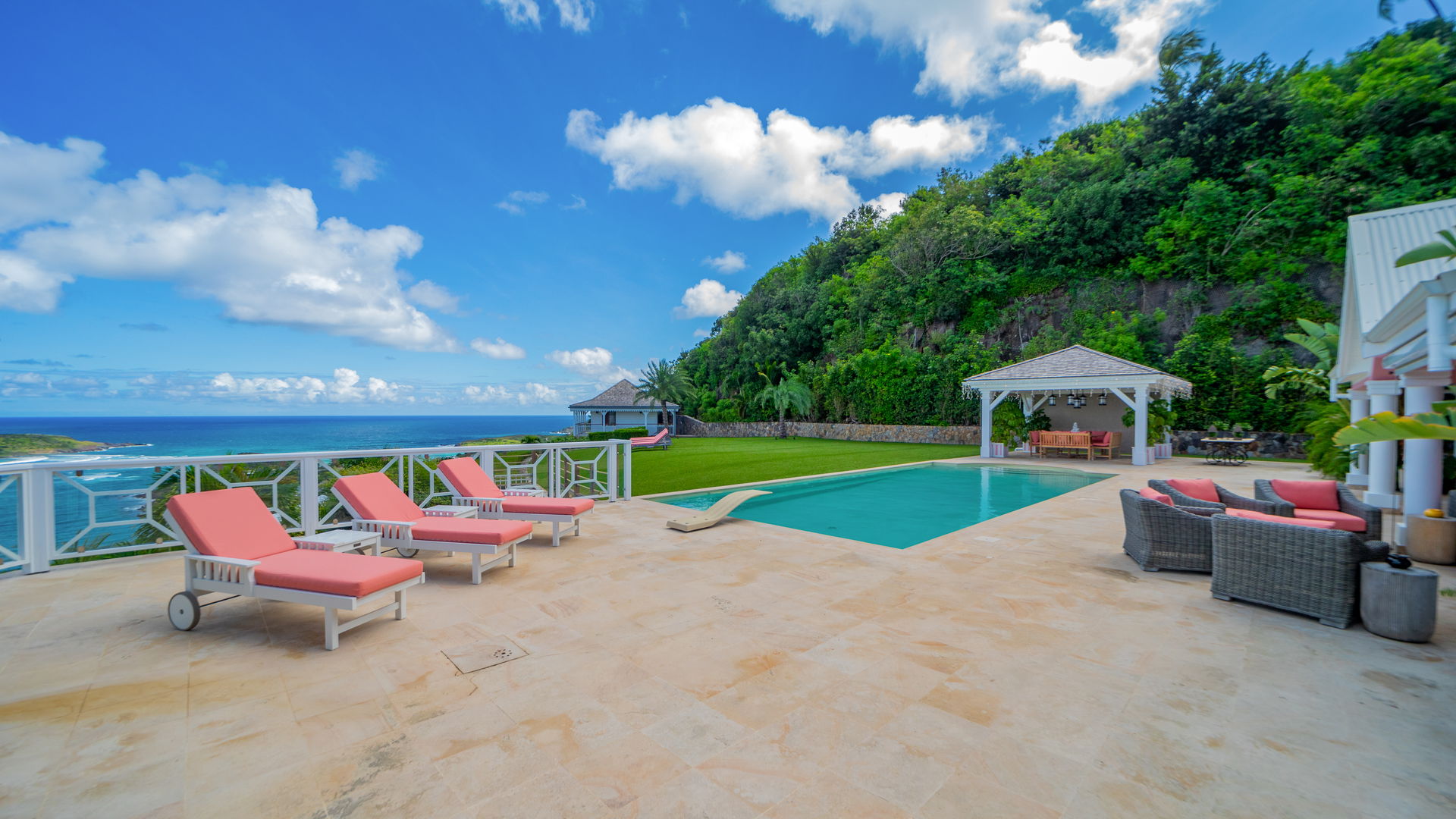 POOL & TERRACE