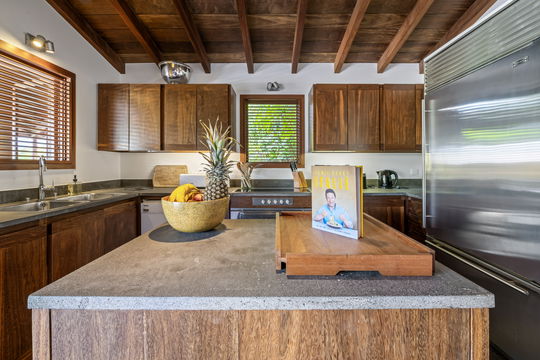 VILLA LITTLE GIRASOL KITCHEN & DINING AREA 9