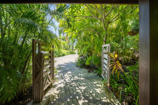 VILLA LITTLE GIRASOL OUTDOORS 1