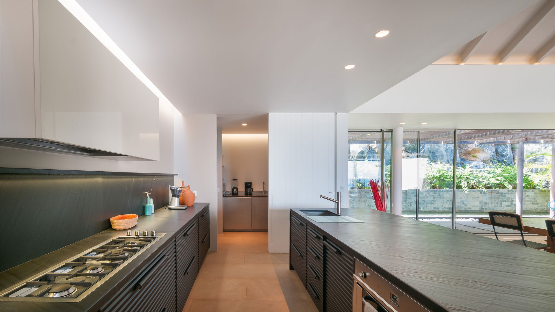 KITCHEN & DINING AREA