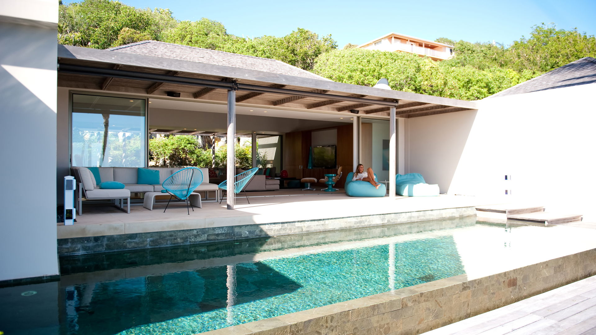 POOL & TERRACE