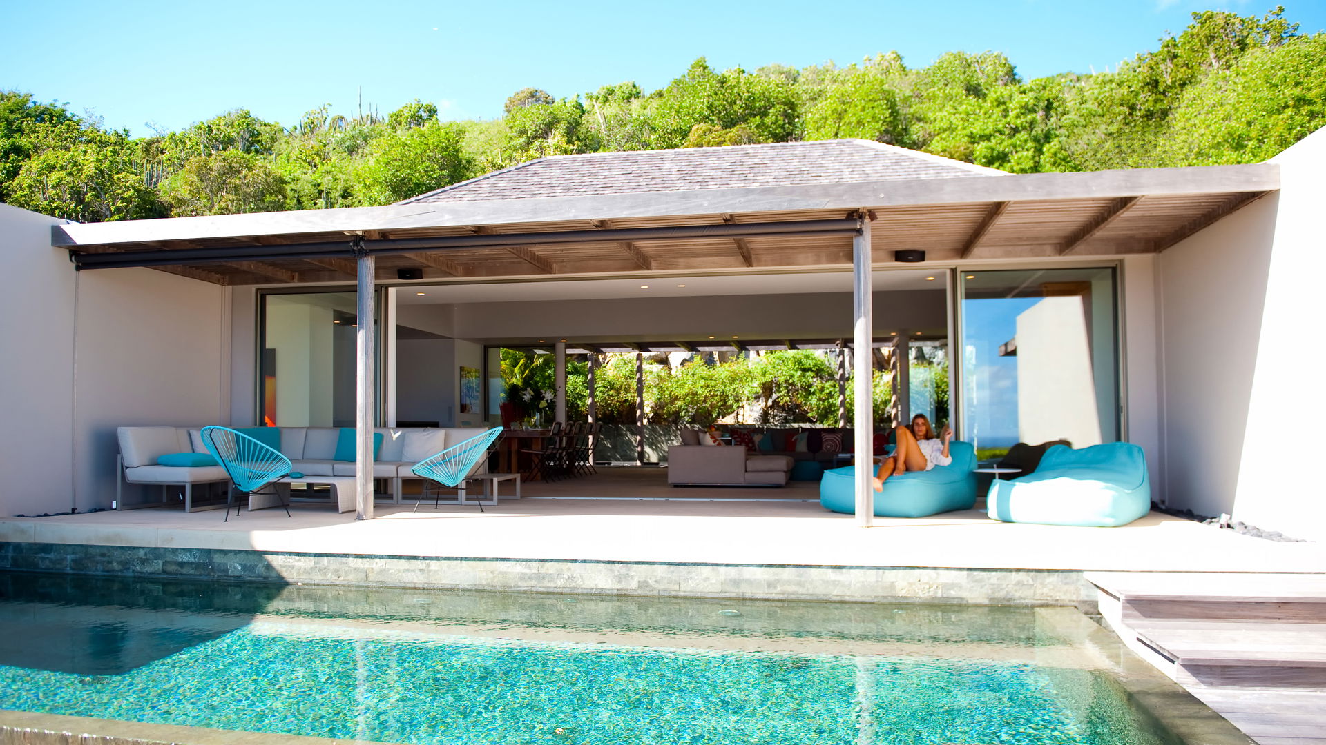 POOL & TERRACE