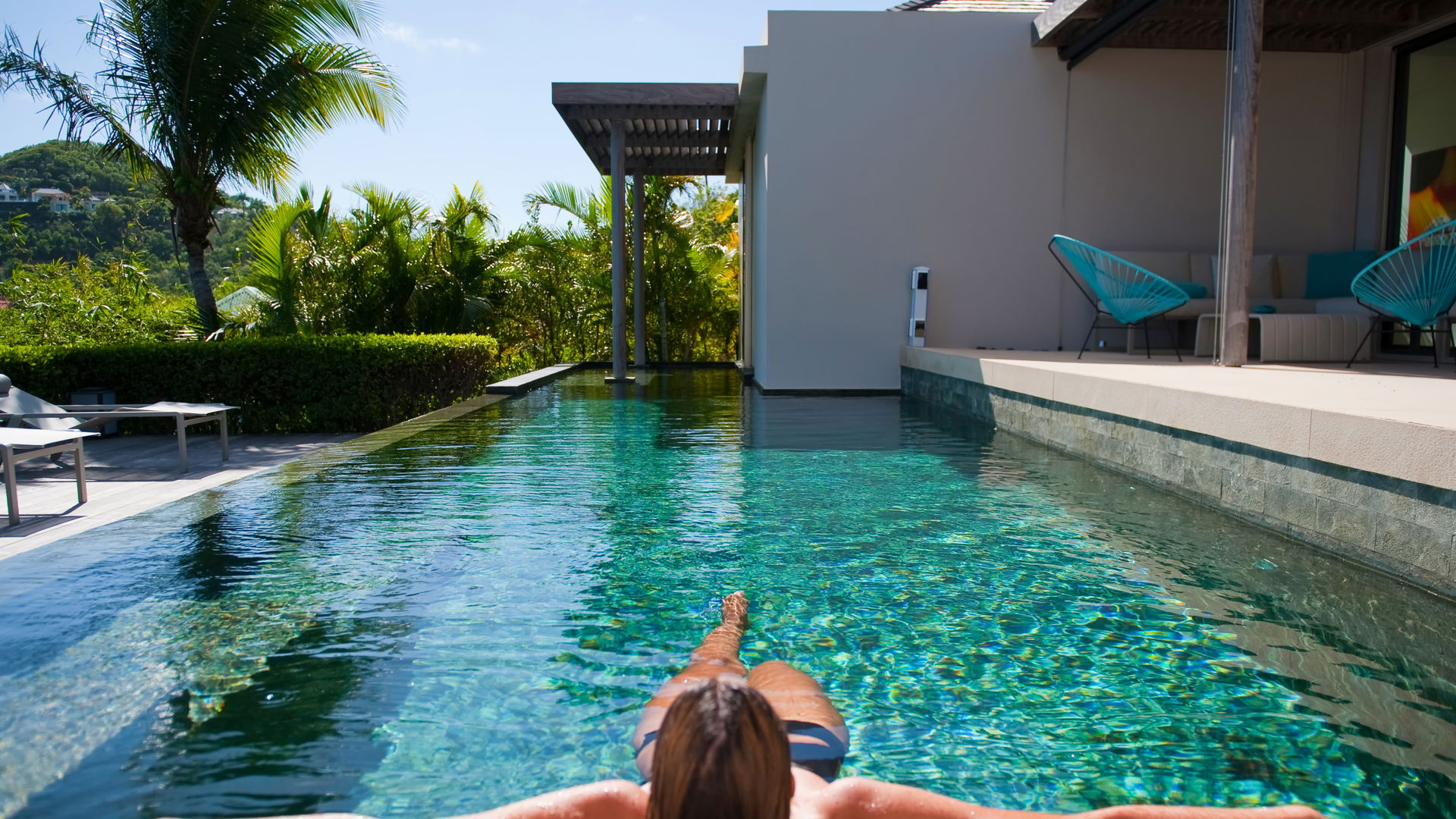 POOL & TERRACE