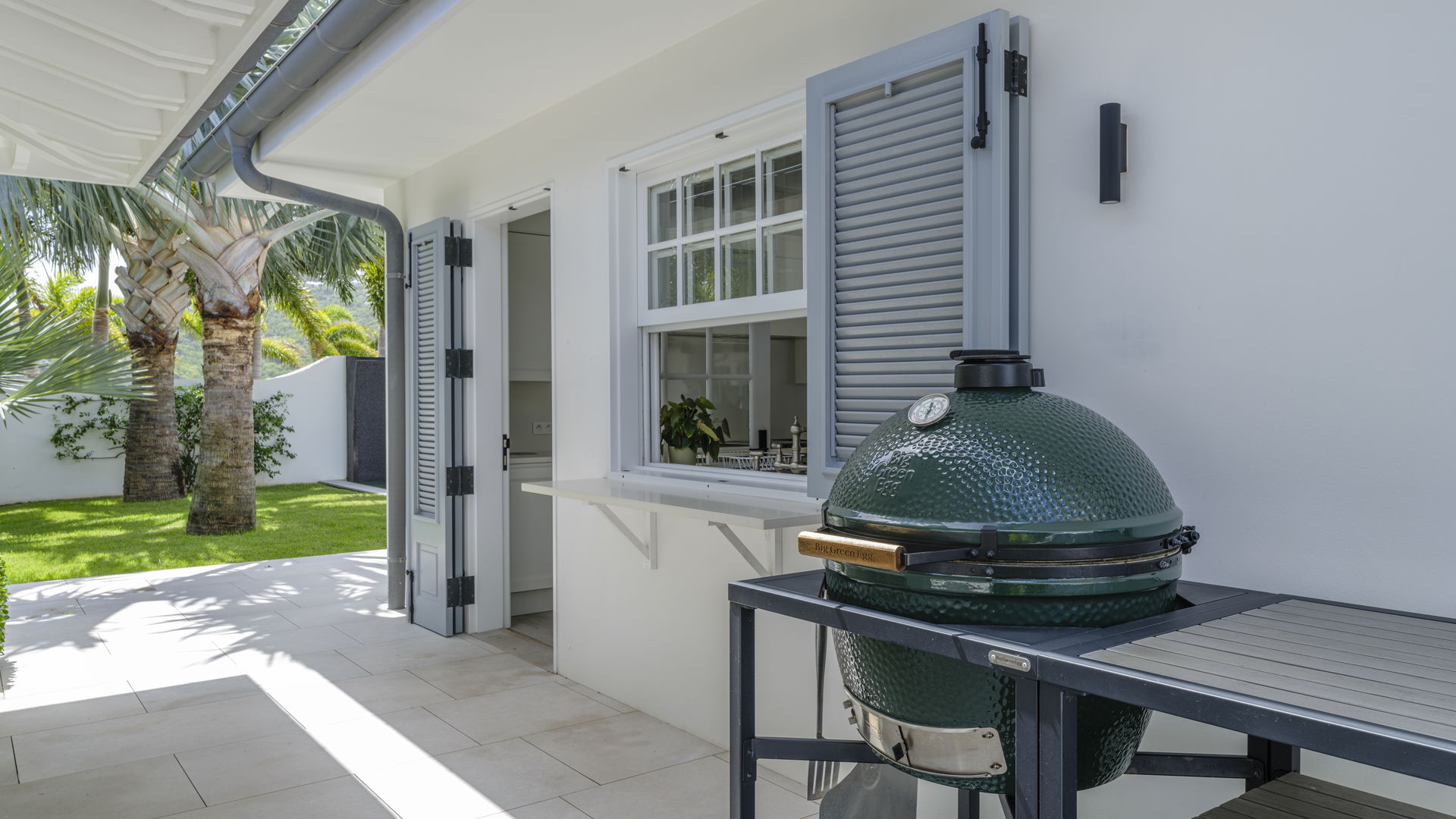 KITCHEN & DINING AREA