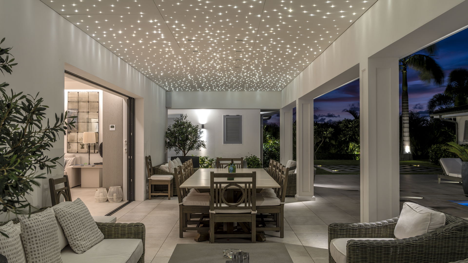 KITCHEN & DINING AREA