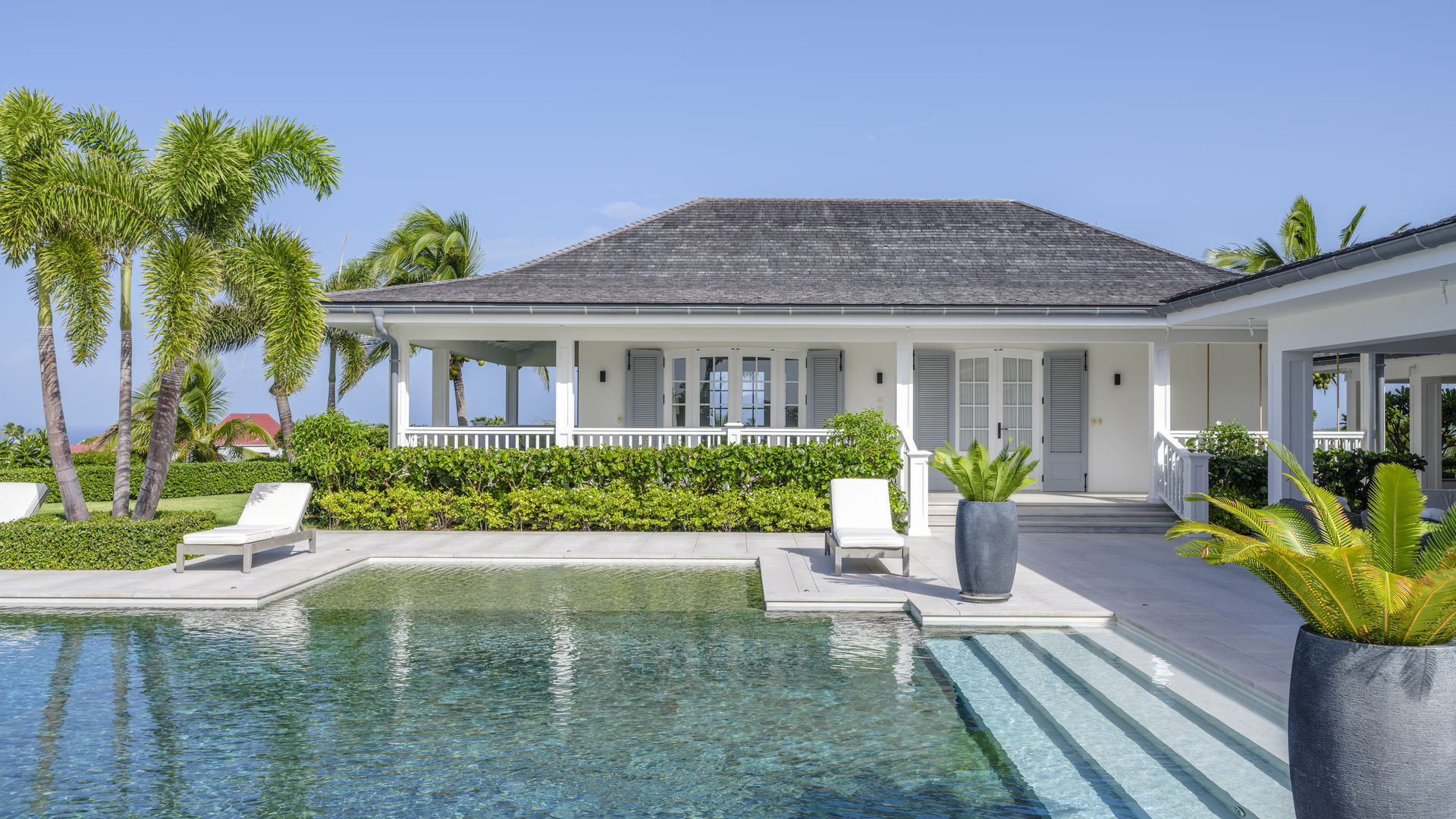 POOL & TERRACE
