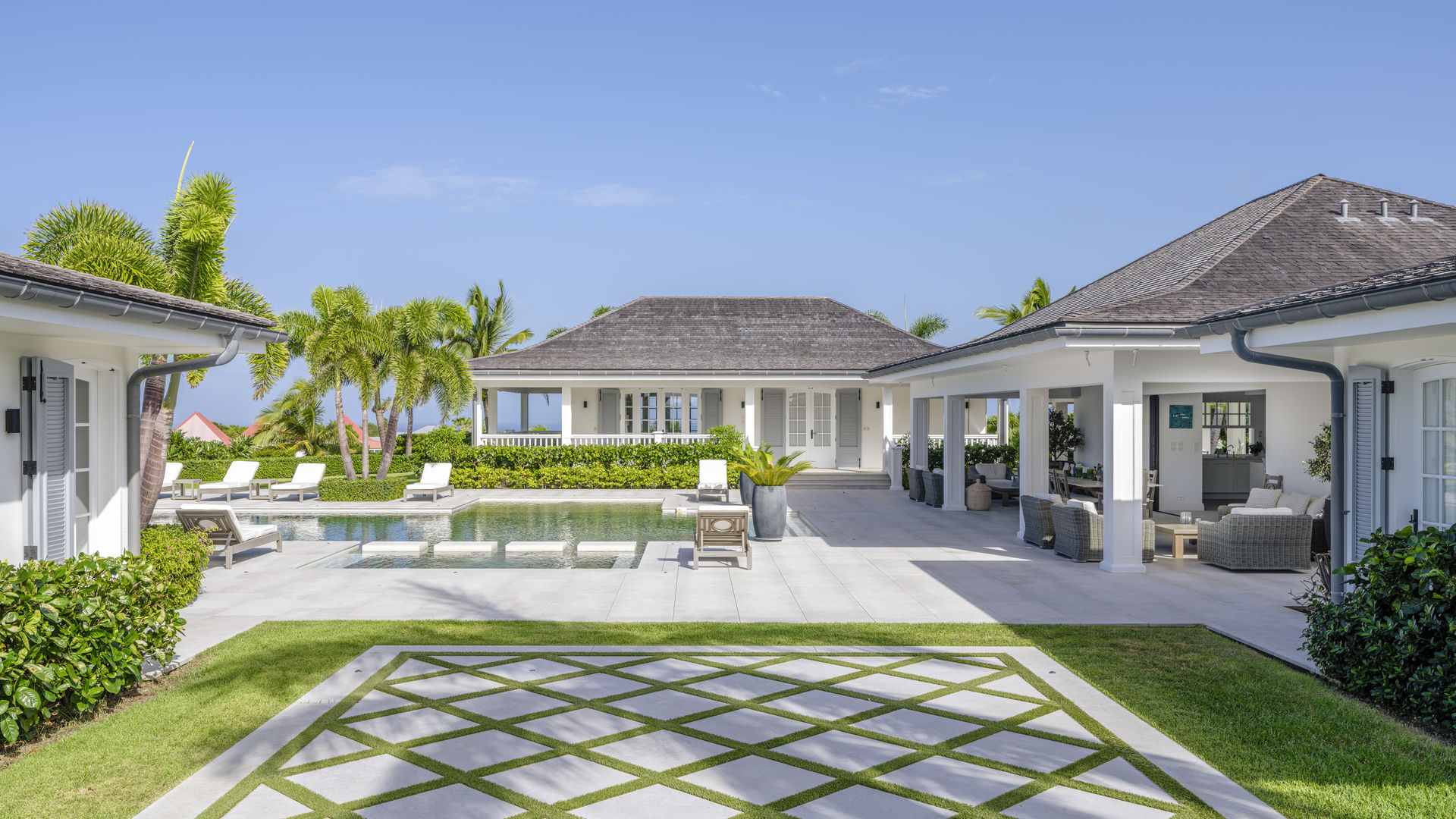 POOL & TERRACE