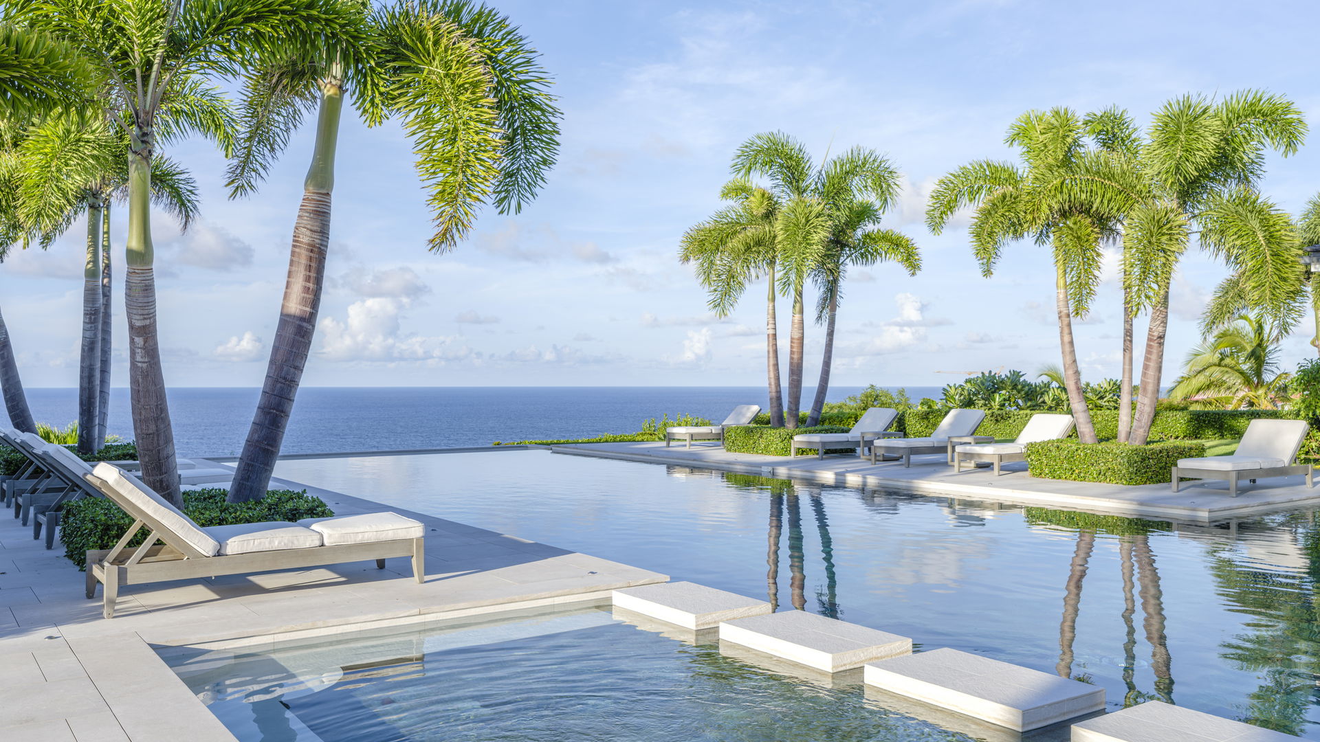 POOL & TERRACE