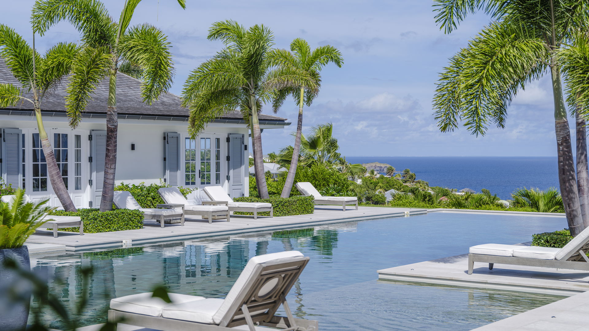 POOL & TERRACE