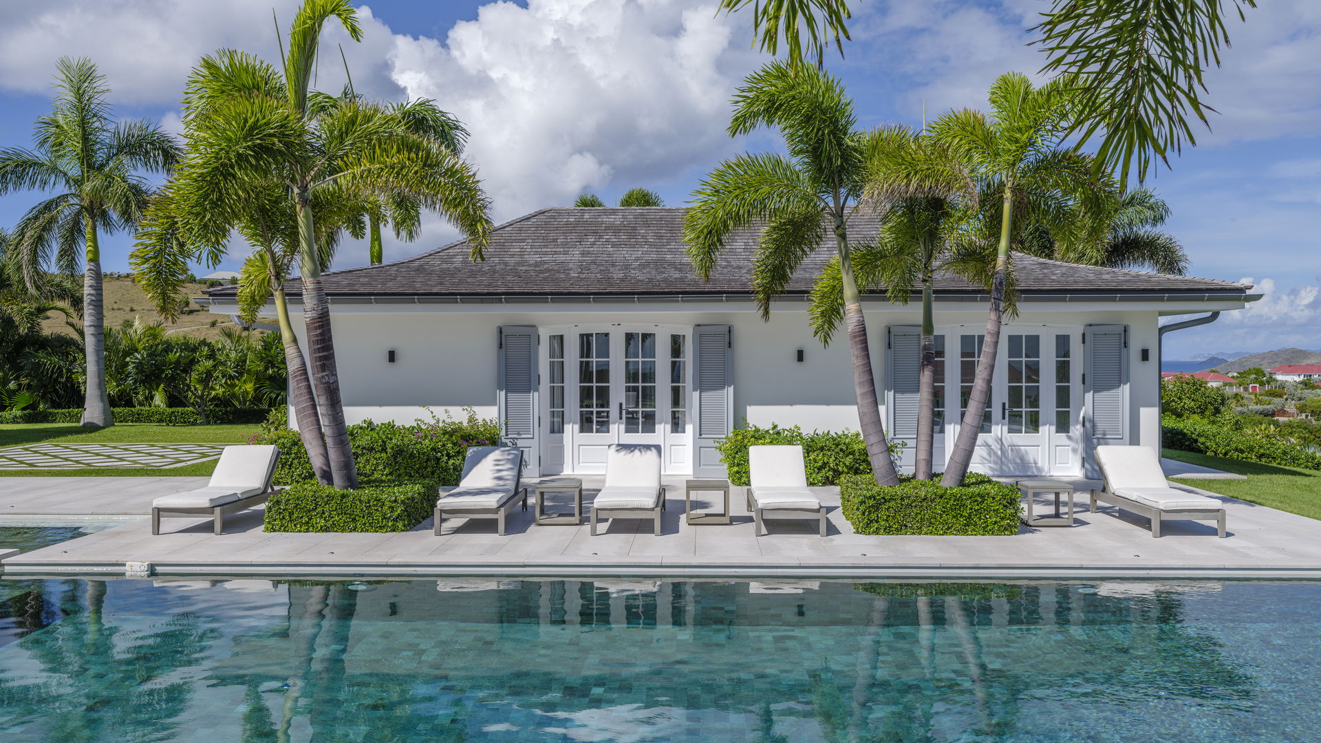 POOL & TERRACE