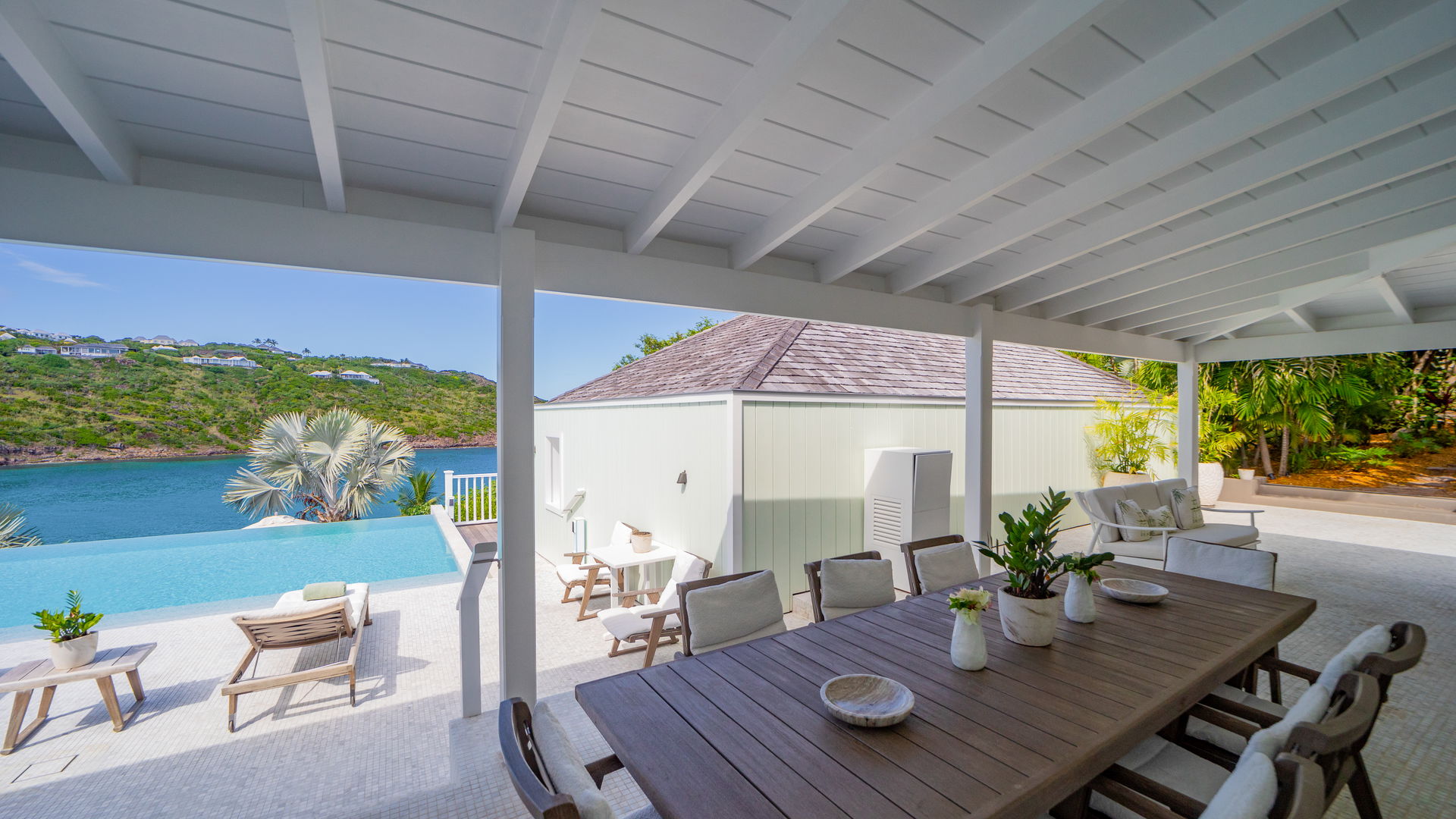 OUTDOOR DINING AREA