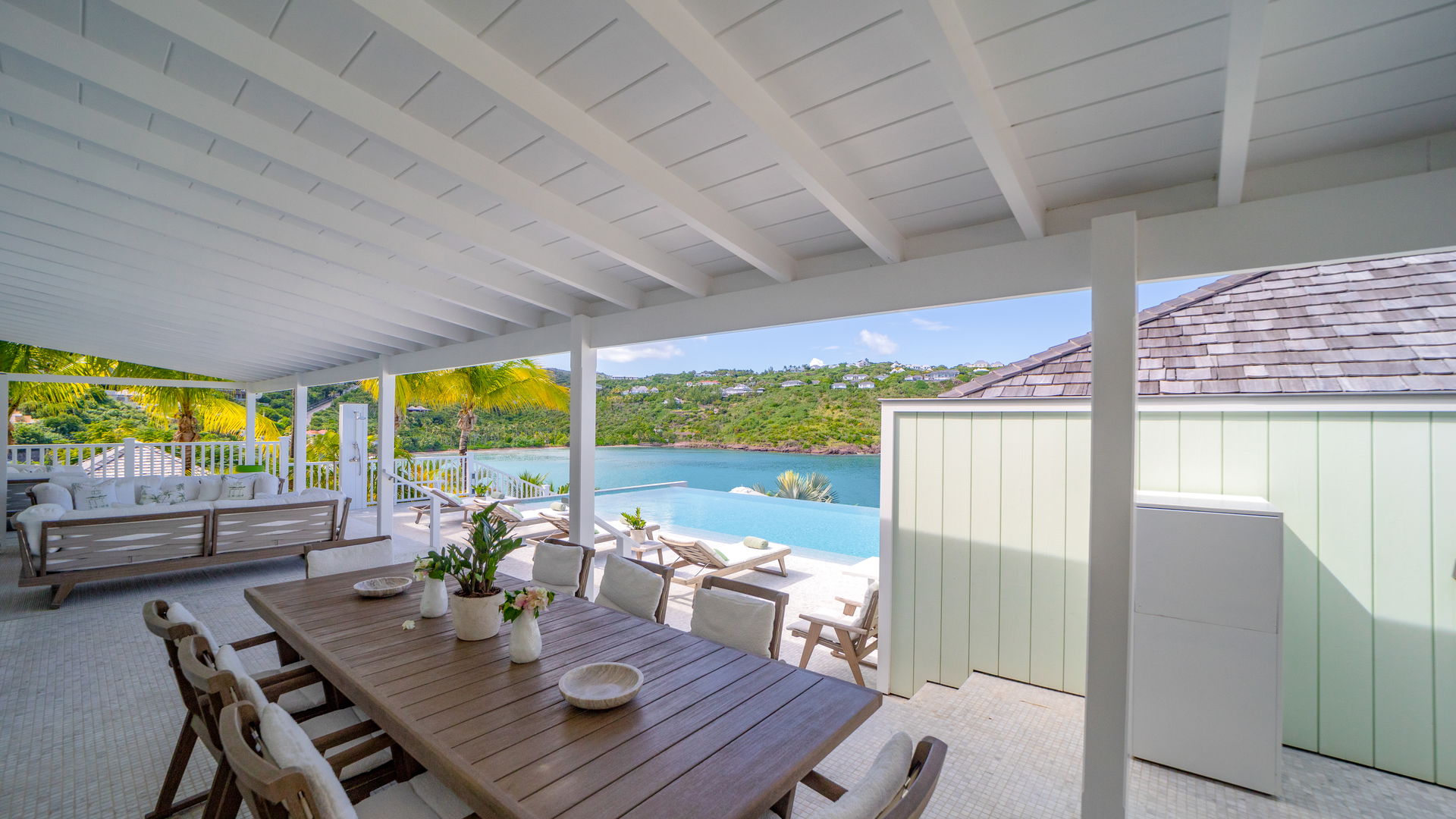 OUTDOOR DINING AREA