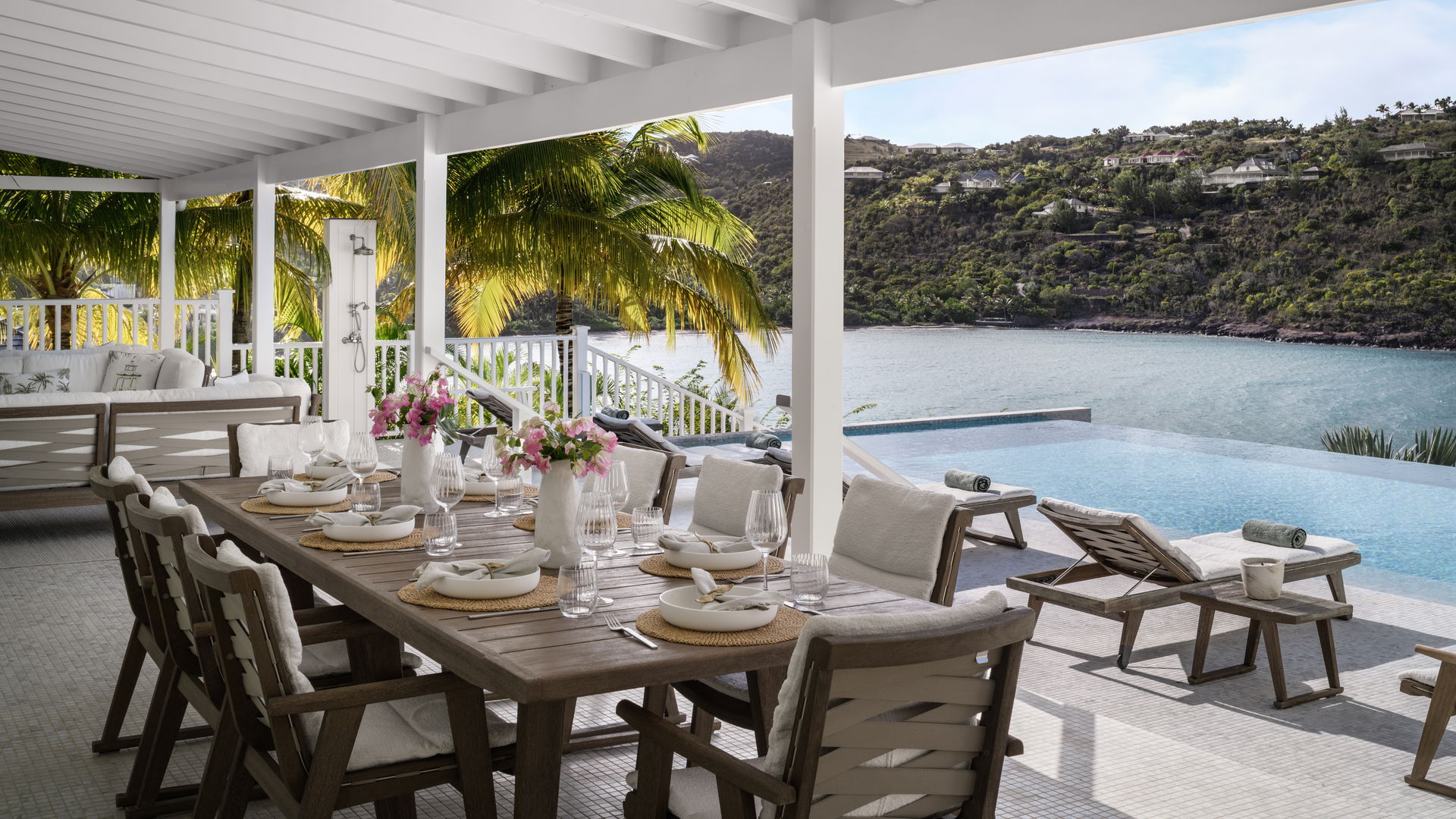OUTDOOR DINING AREA