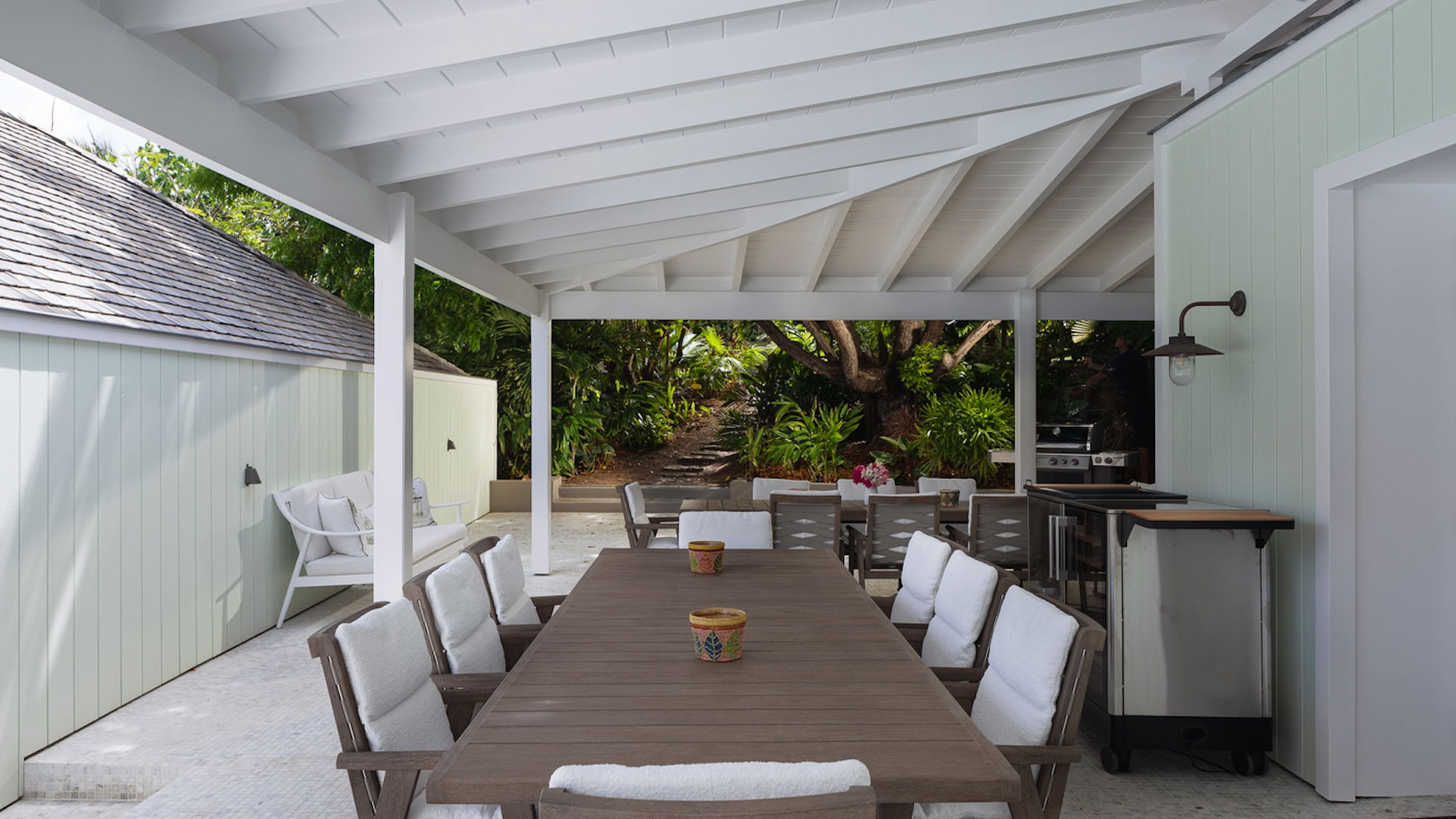 OUTDOOR DINING AREA