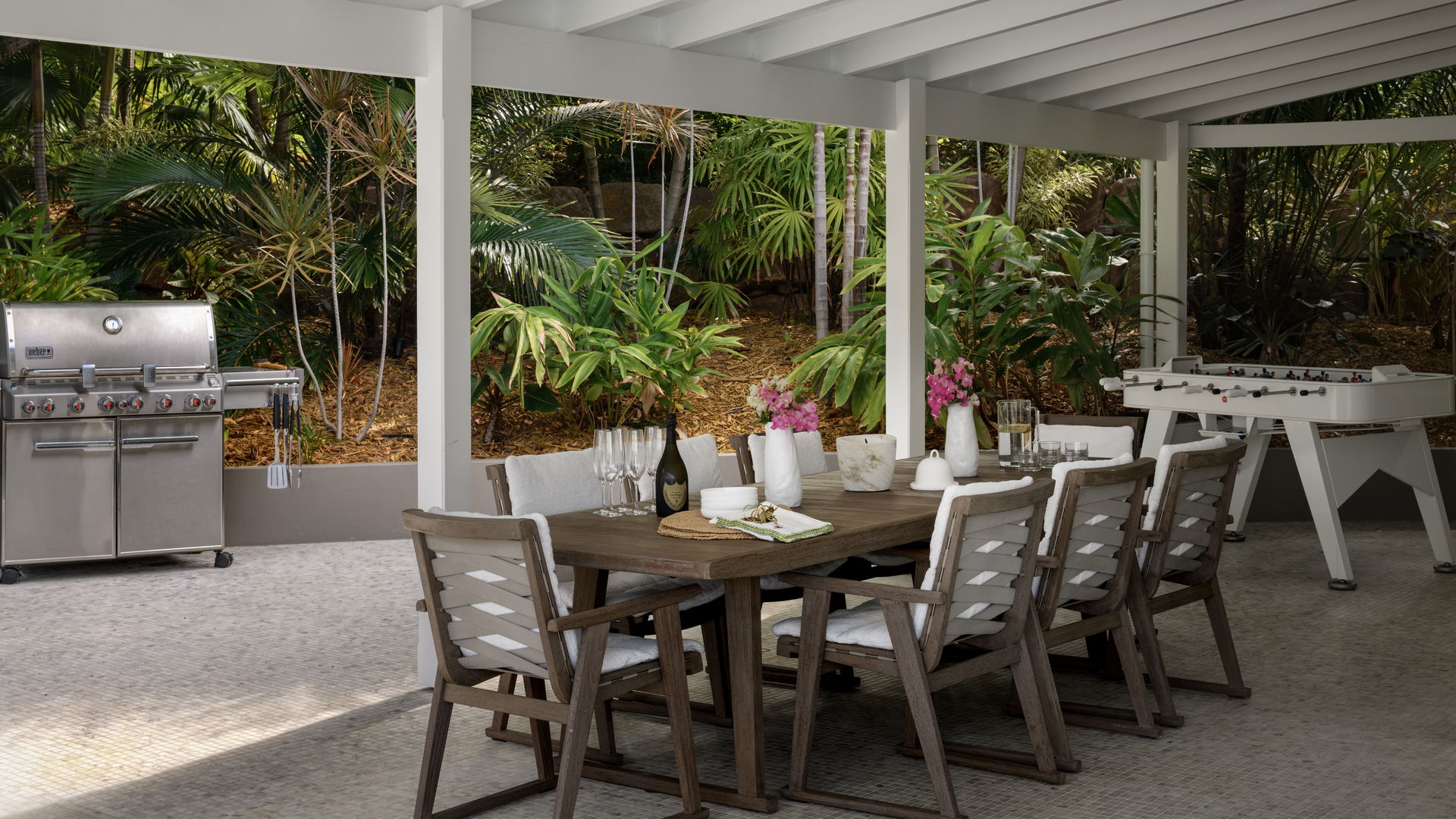 OUTDOOR DINING AREA