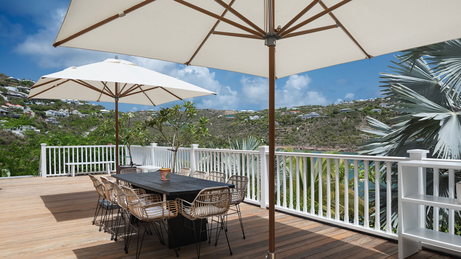 OUTDOOR DINING AREA