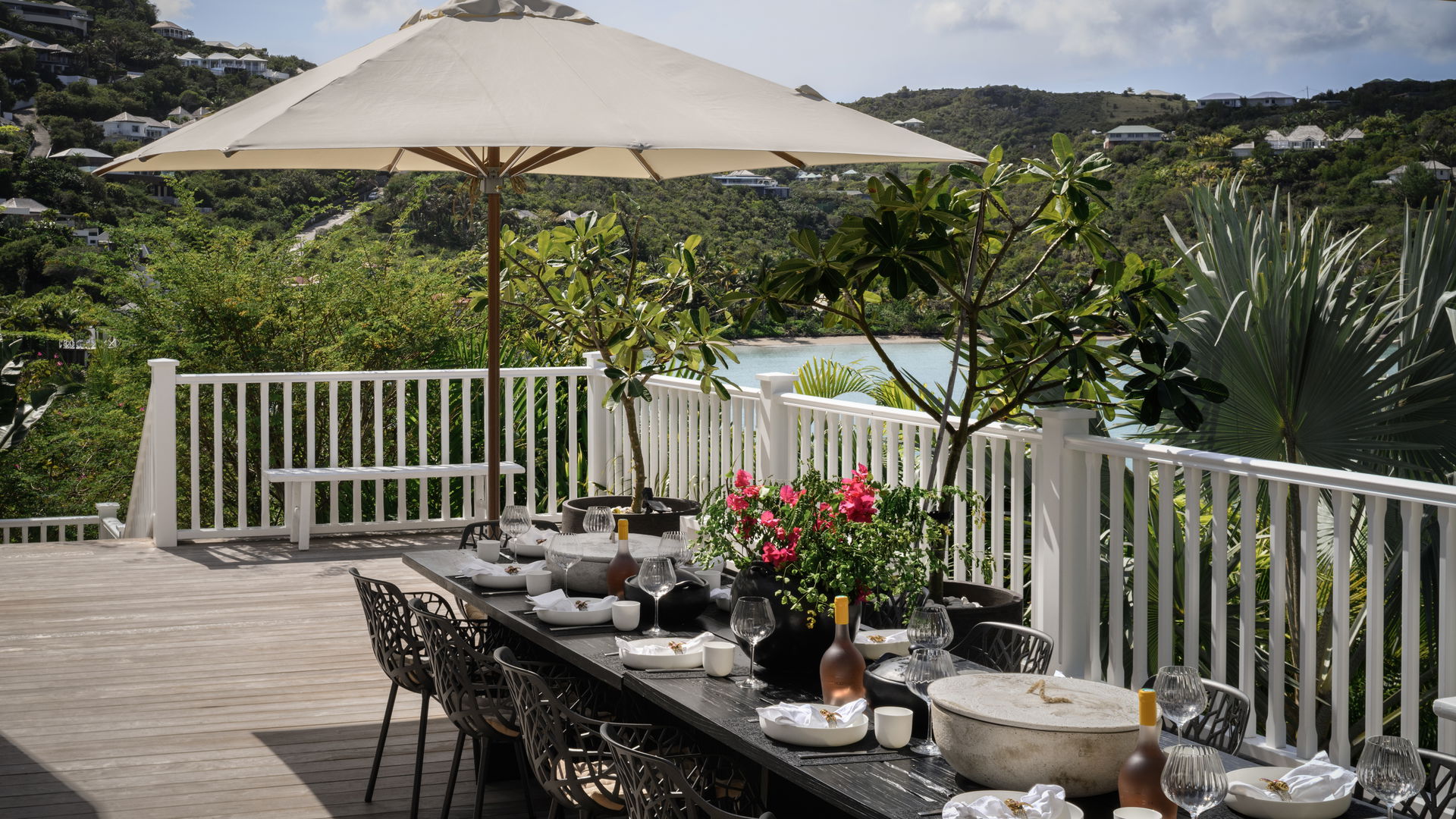 OUTDOOR DINING AREA