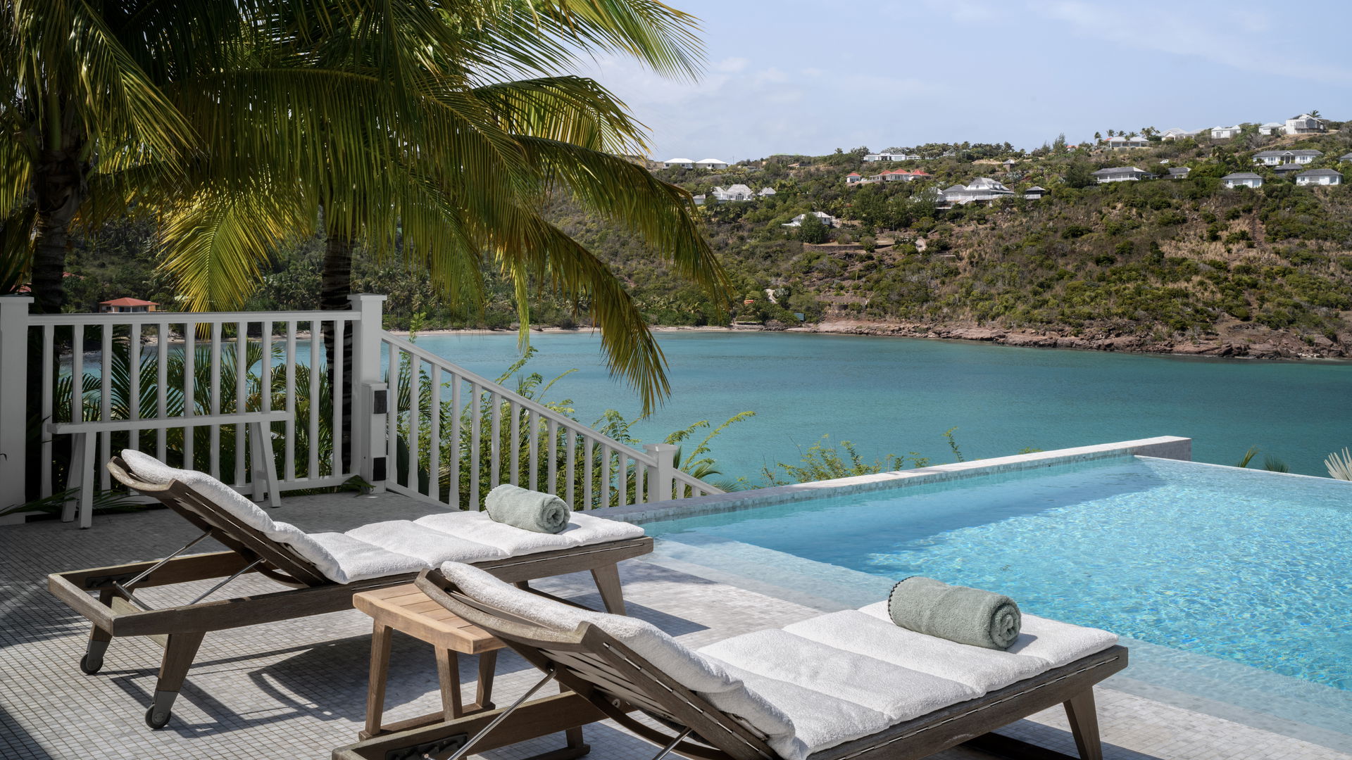 POOL & TERRACE