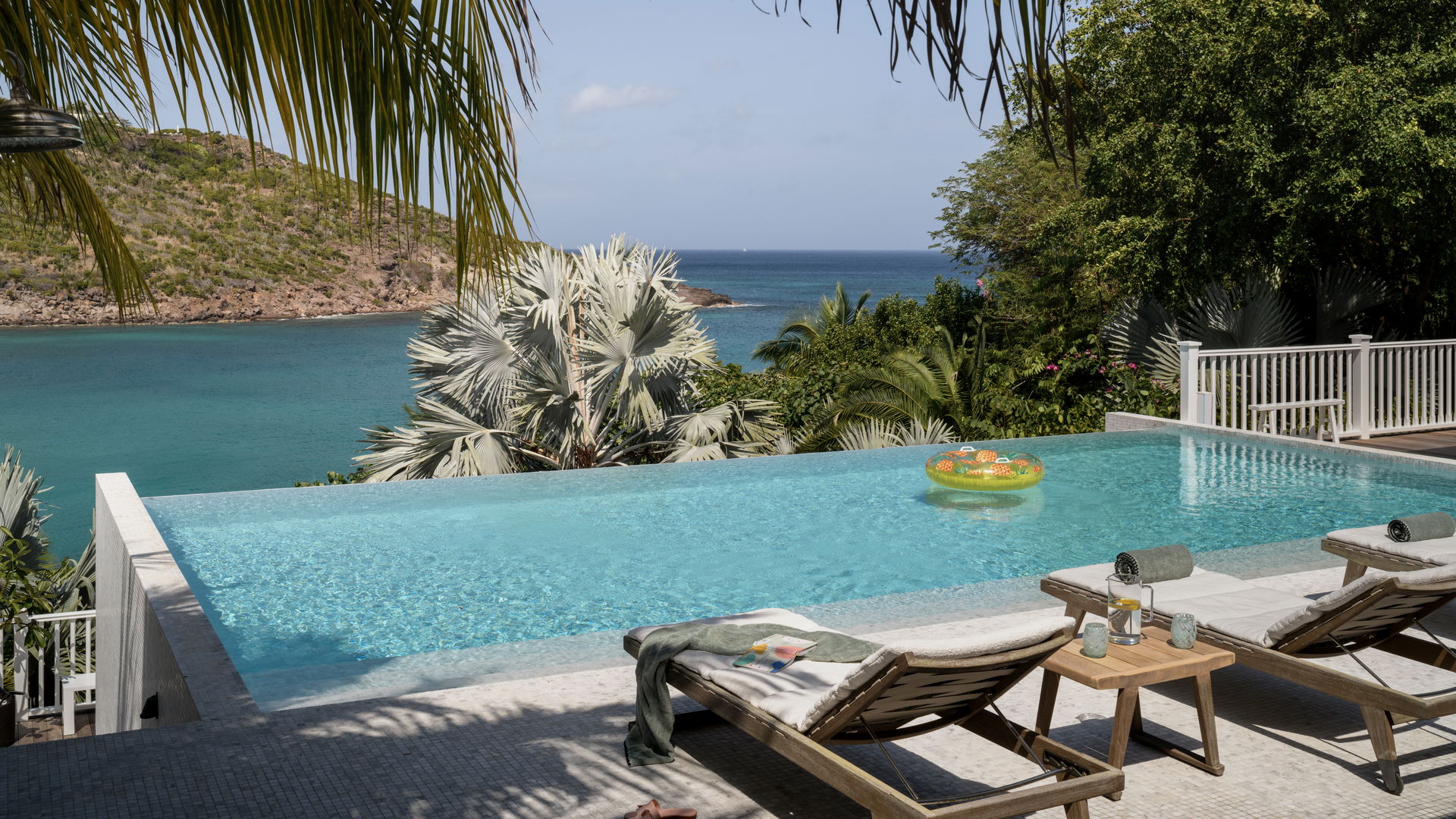 POOL & TERRACE
