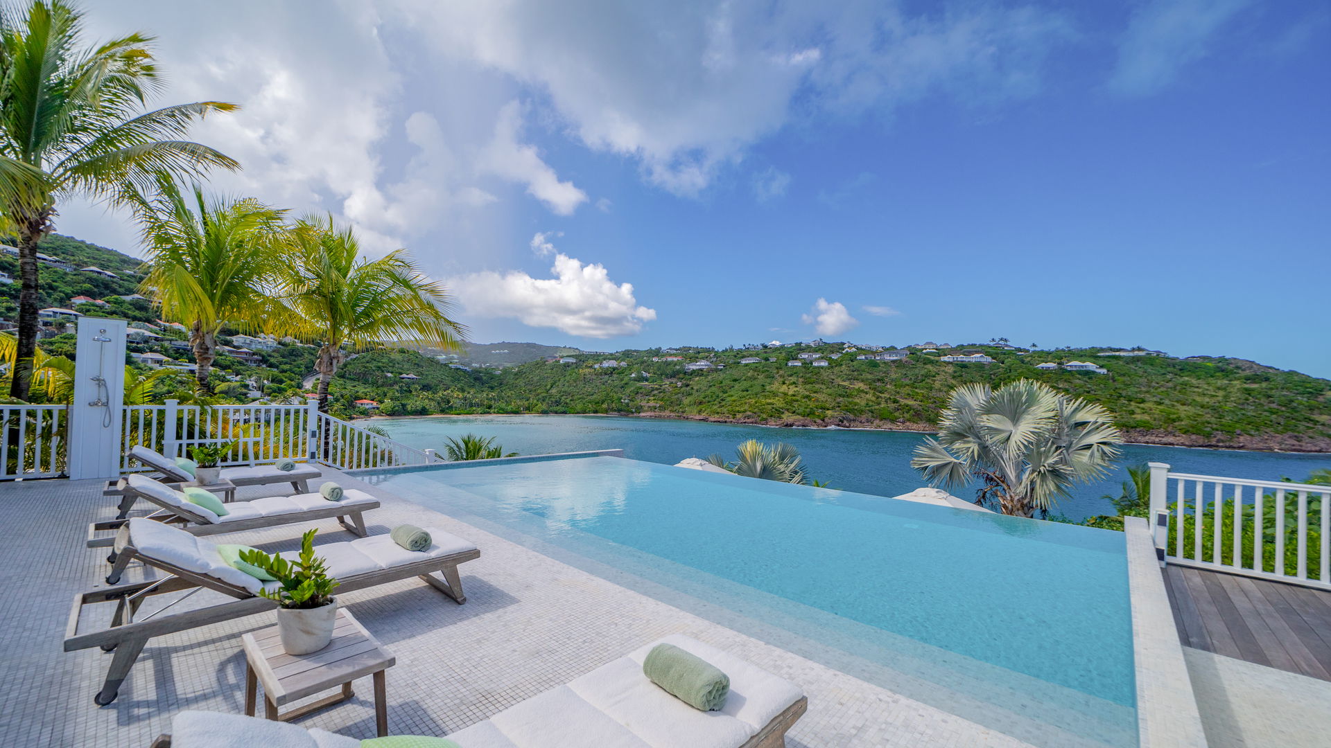 POOL & TERRACE
