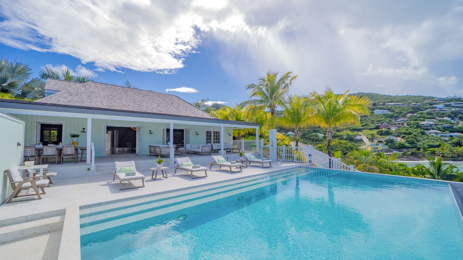 POOL & TERRACE