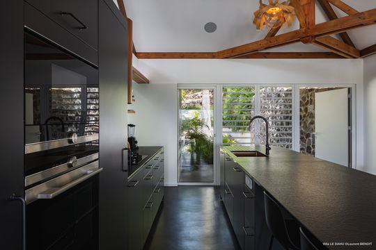 VILLA LE DAHU KITCHEN & DINING AREA 2