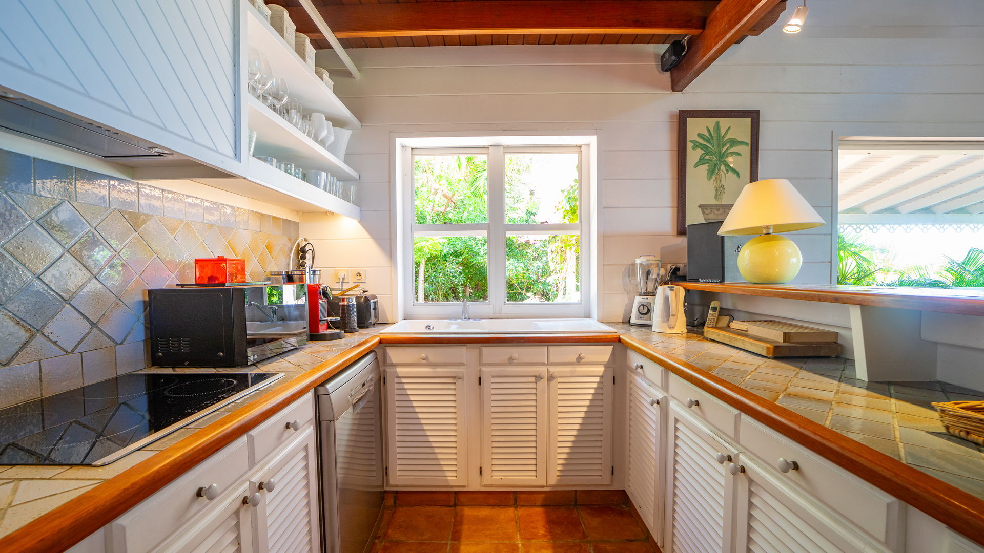 KITCHEN & DINING AREA