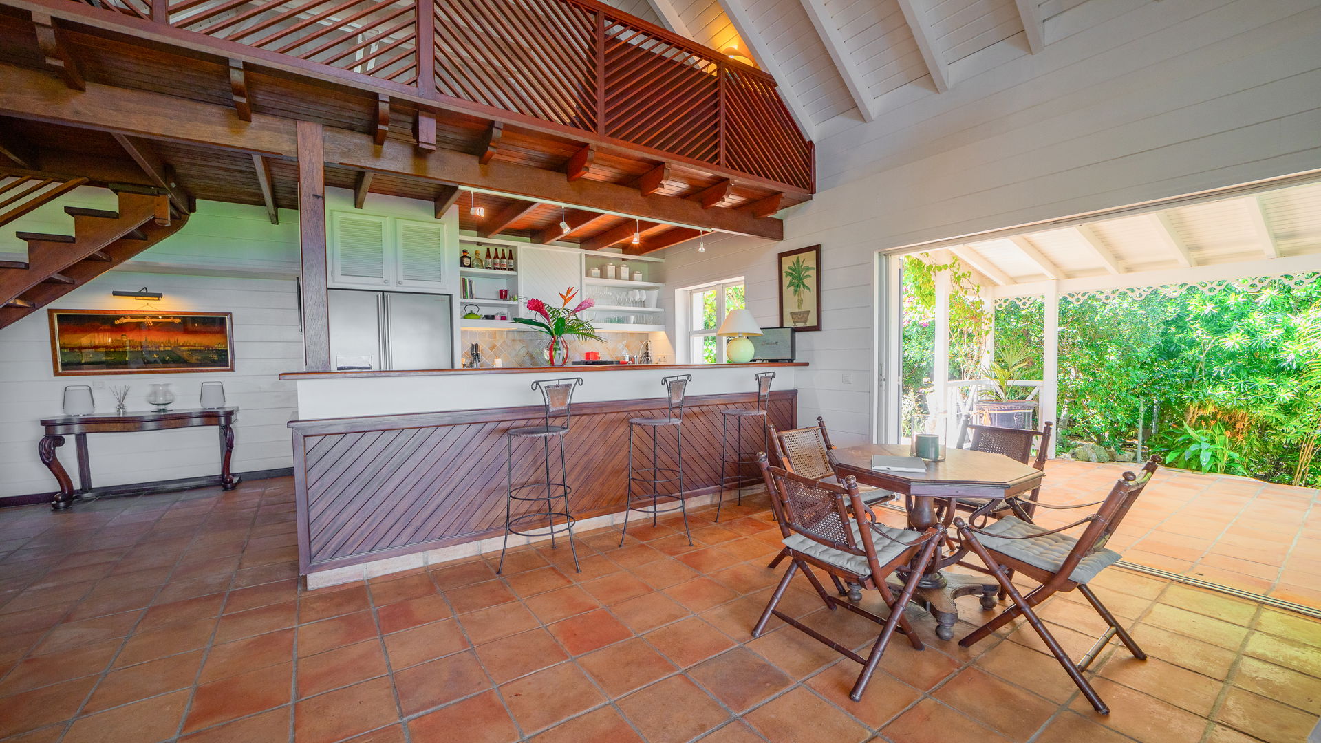 KITCHEN & DINING AREA