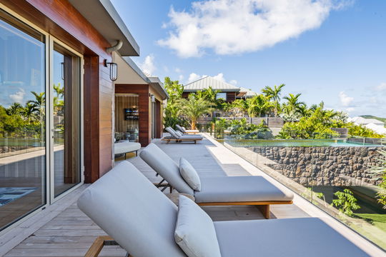 VILLA GOLDEN EYE BEDROOM1 19