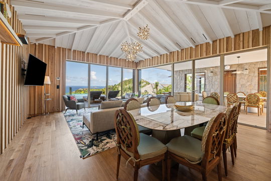VILLA GOLDEN EYE KITCHEN & DINING AREA 1