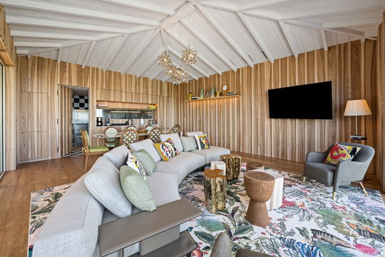 VILLA GOLDEN EYE LIVING AREA 3