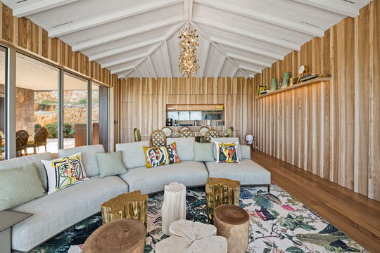 VILLA GOLDEN EYE LIVING AREA 4