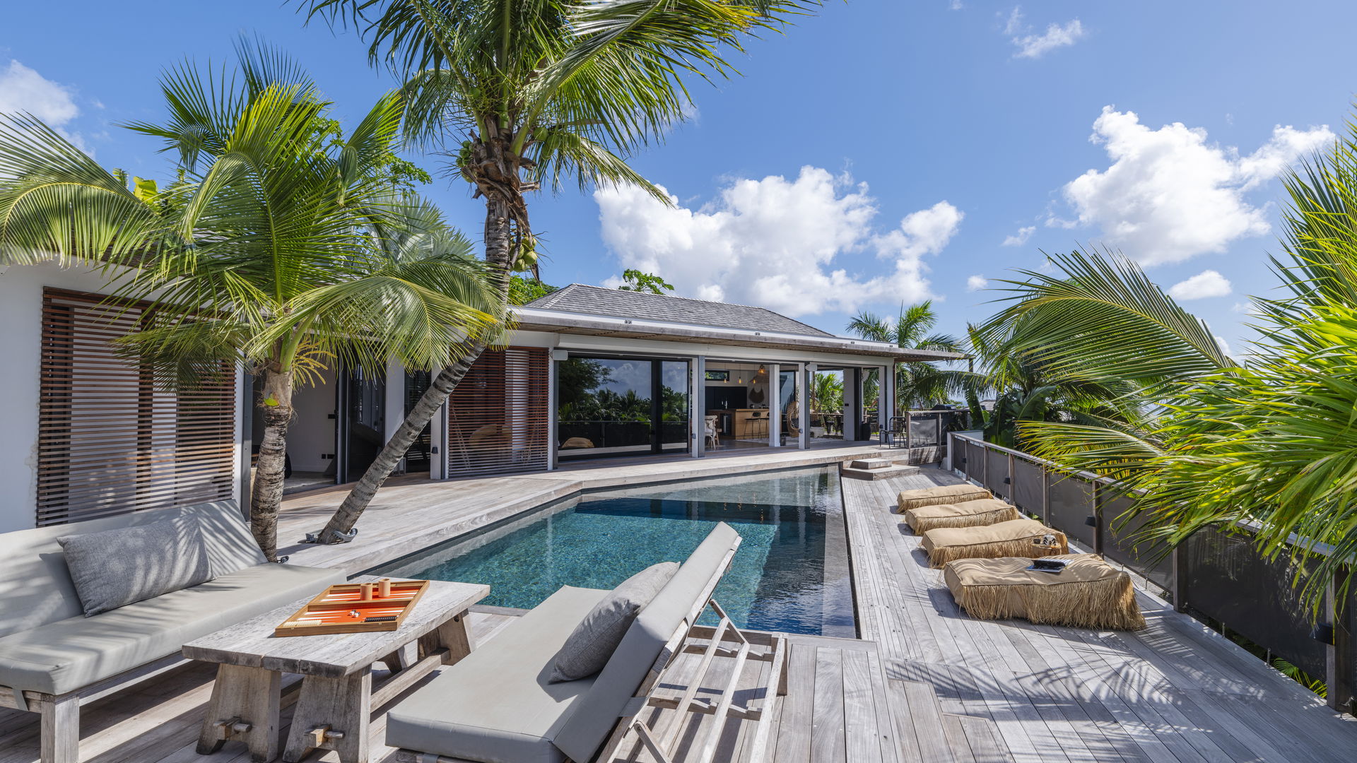 POOL & TERRACE