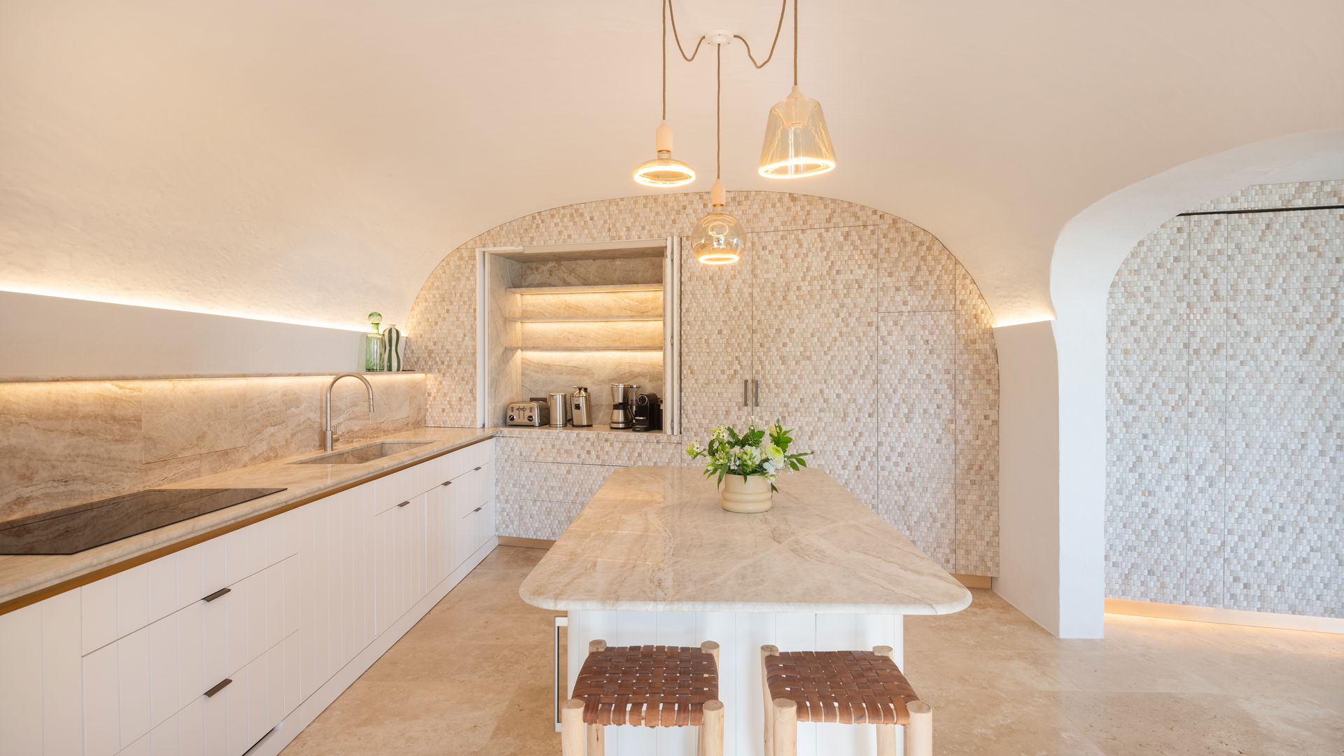 KITCHEN & DINING AREA