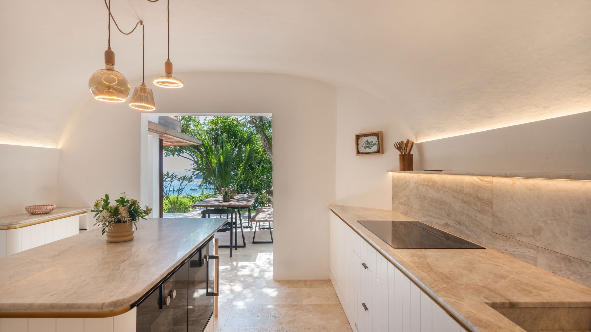 KITCHEN & DINING AREA