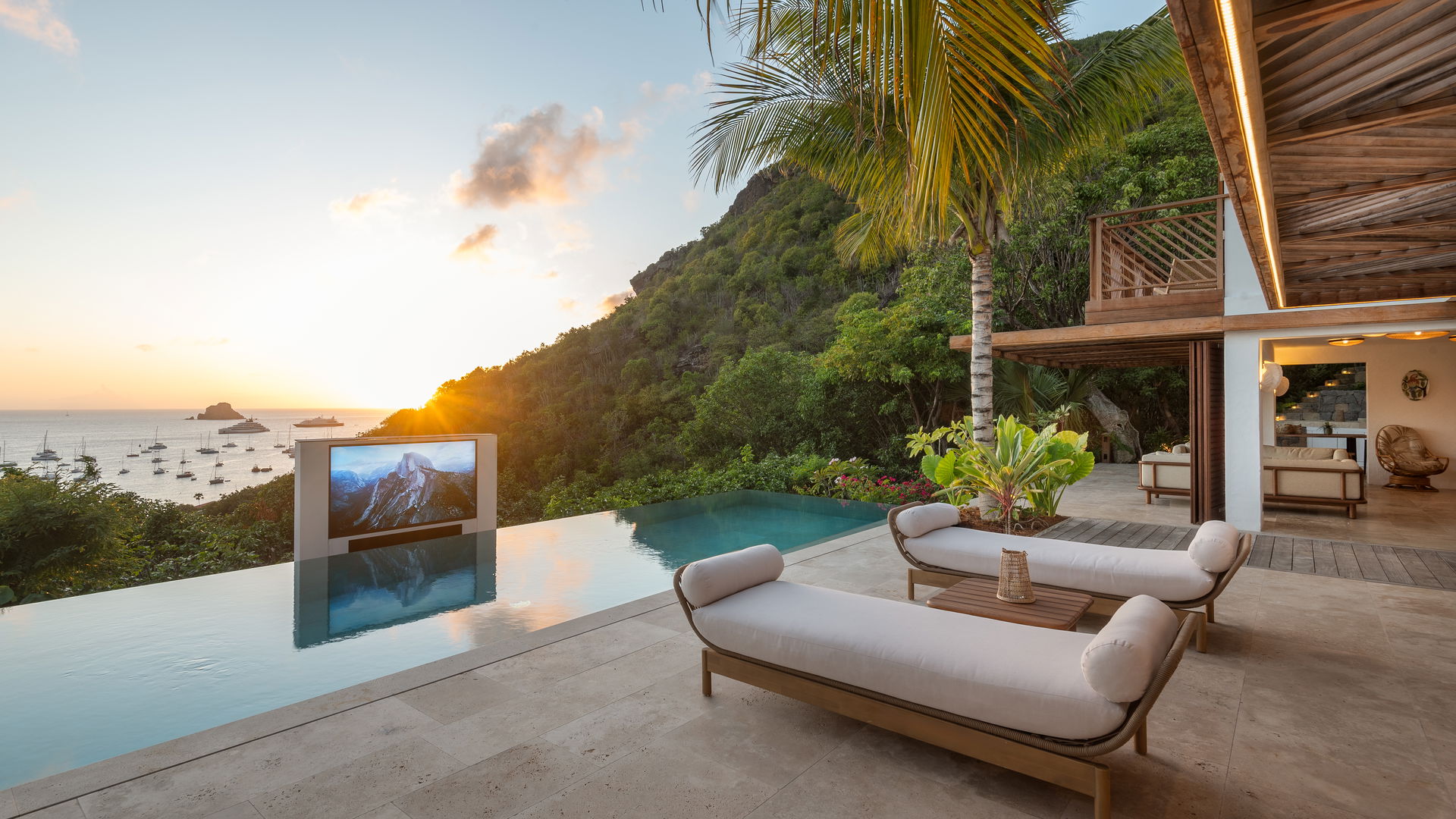POOL & TERRACE