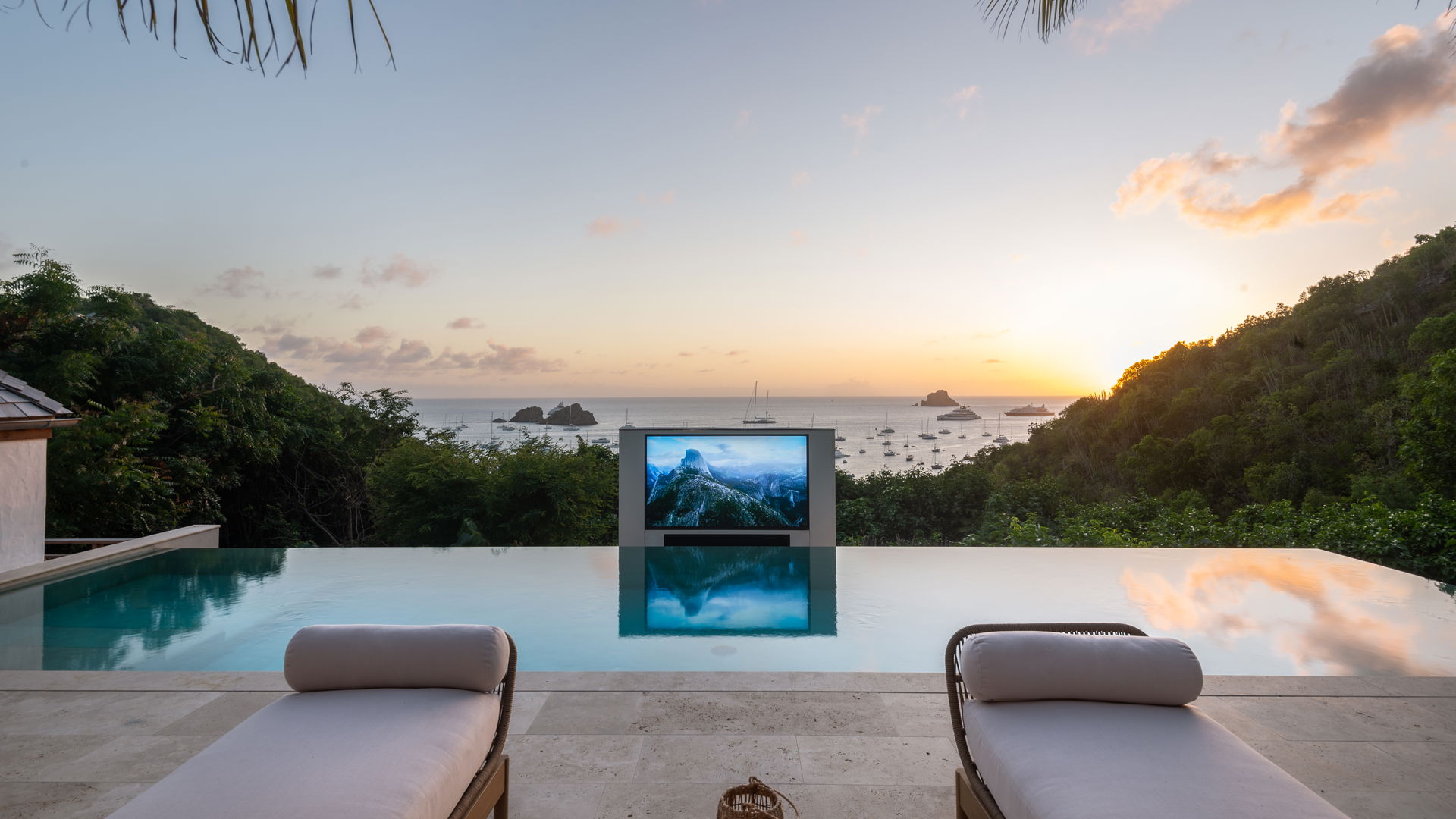 POOL & TERRACE