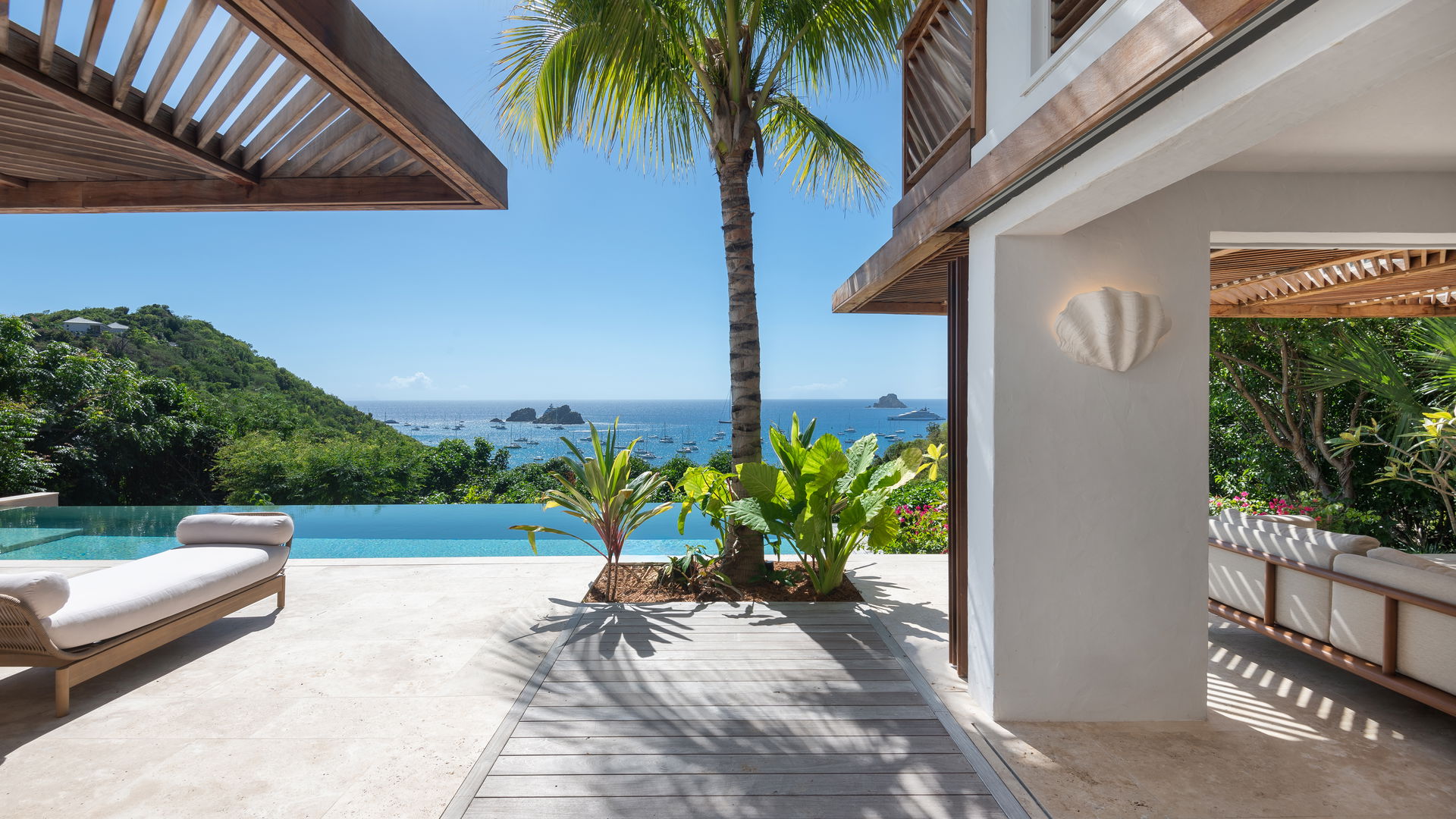 POOL & TERRACE
