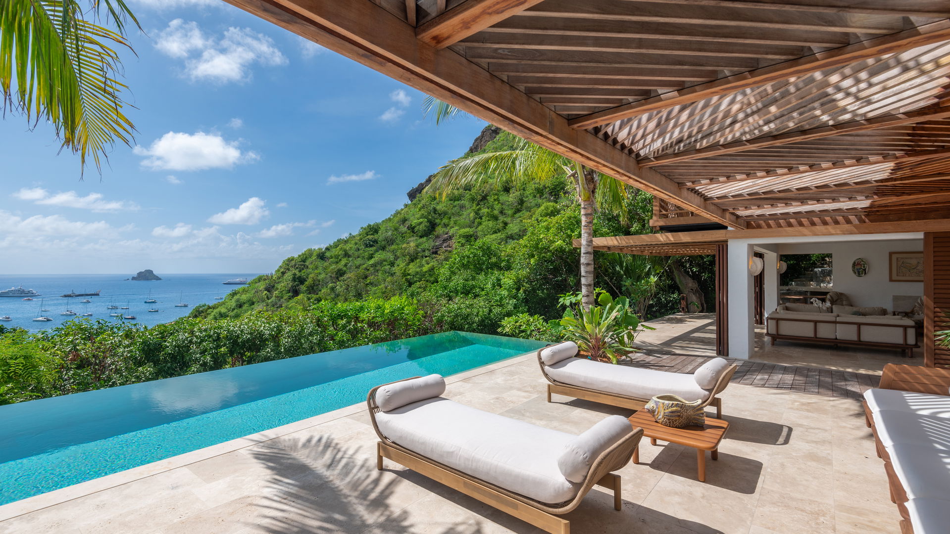 POOL & TERRACE