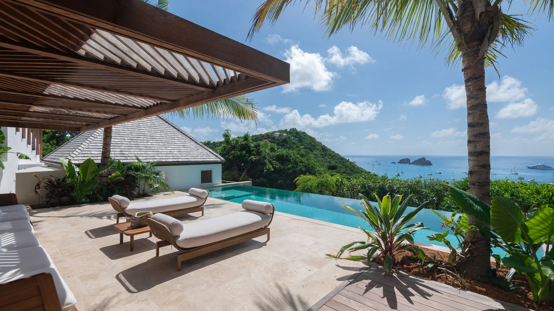 POOL & TERRACE