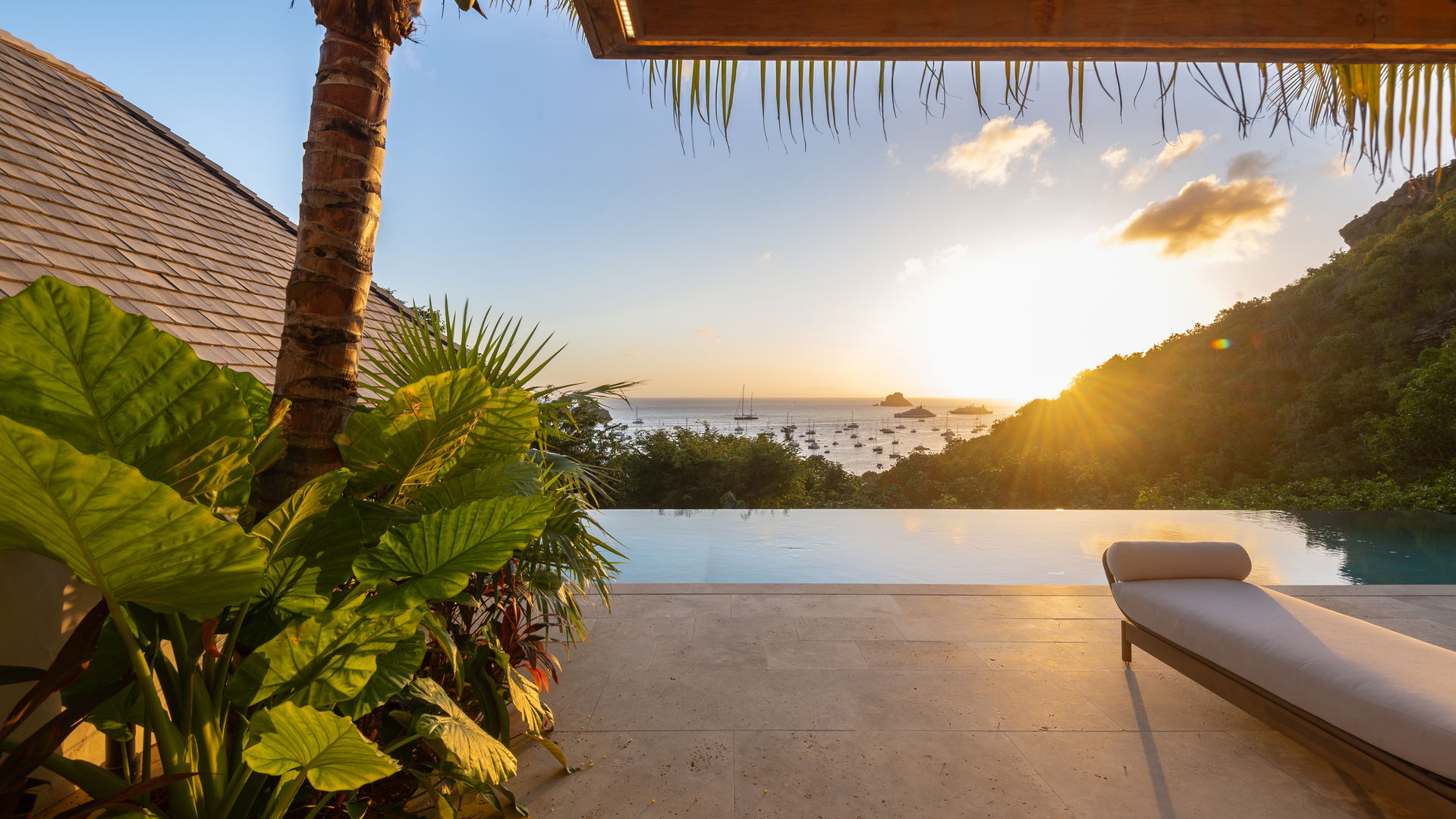 POOL & TERRACE