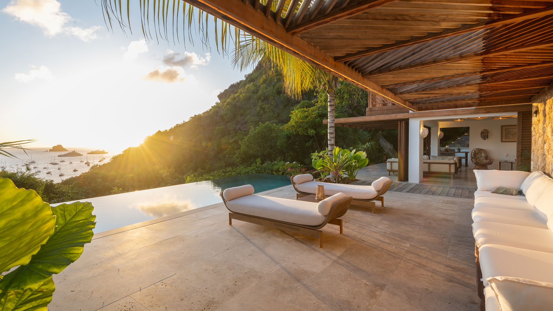 POOL & TERRACE