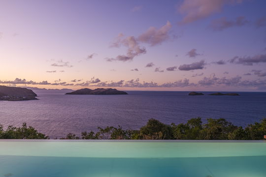 VILLA INDIGO BY NIGHT 1