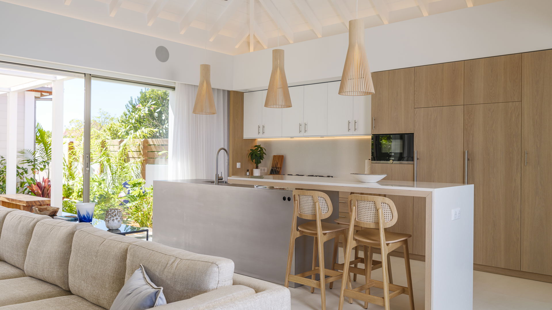 KITCHEN & DINING AREA