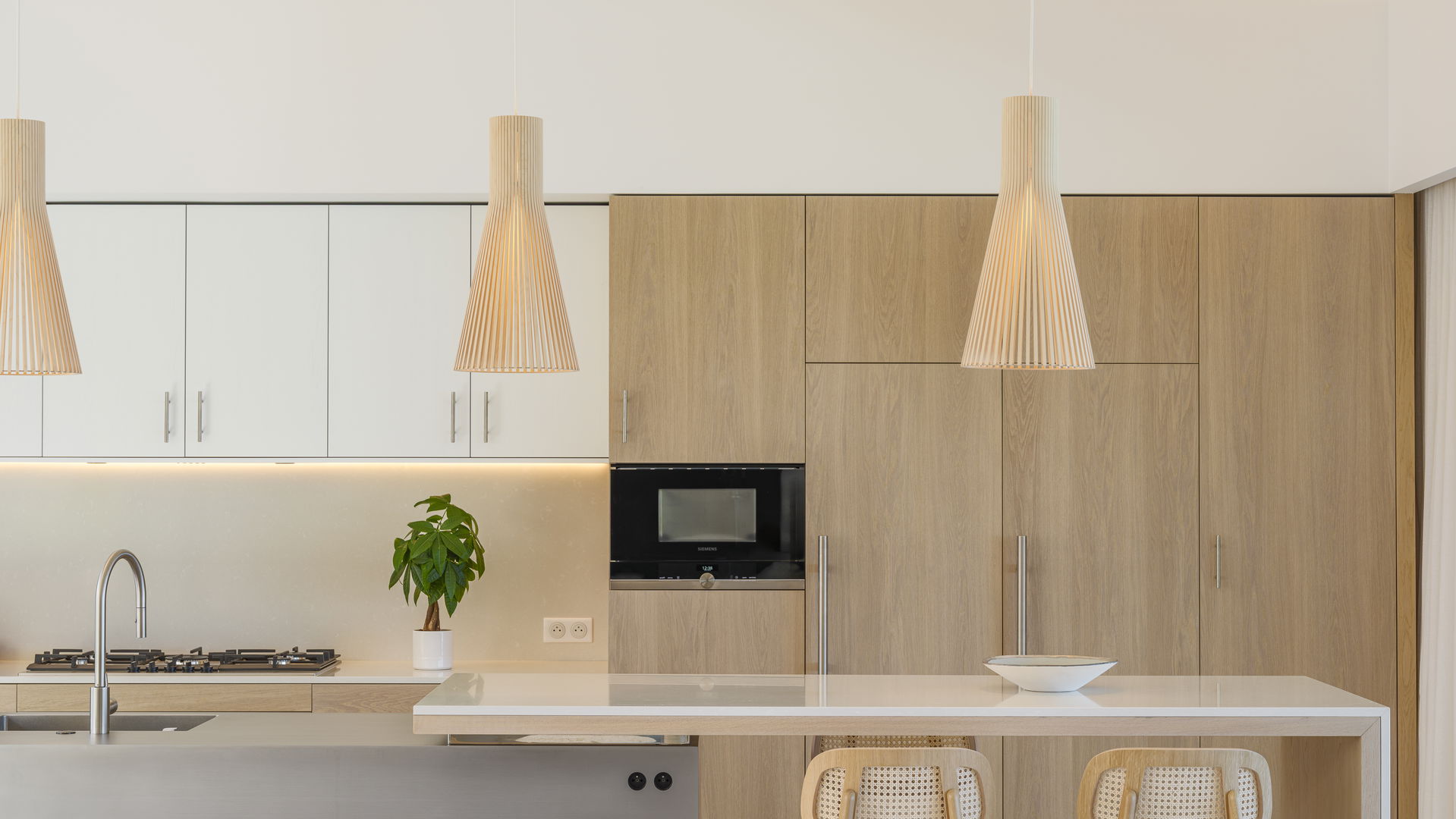 KITCHEN & DINING AREA