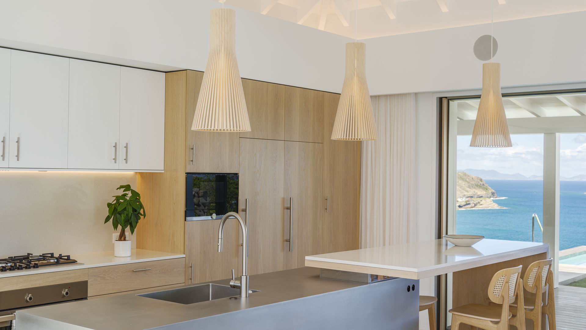 KITCHEN & DINING AREA