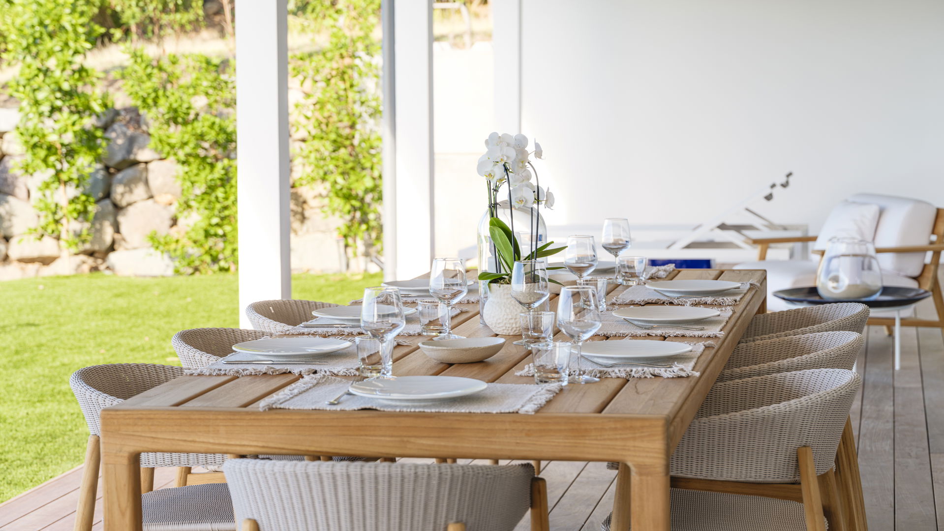 KITCHEN & DINING AREA