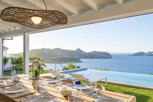VILLA INDIGO KITCHEN & DINING AREA 7