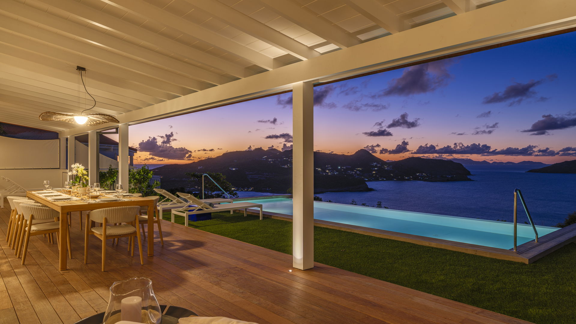 POOL & TERRACE